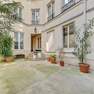 Appartement Charming & Cosy Flat In Heart Of Marais, 2min Walk To Art & Metier Museum, Paris